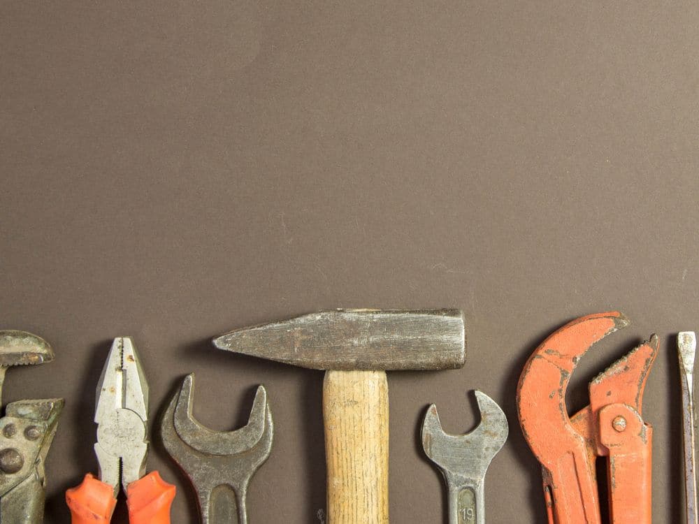 Como montar uma abrigo de madeira no teu jardim Herramientas y materiales necesarios para montar una caseta de madera